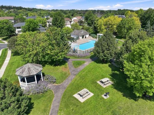 6865 Sapphire Lane, Chanhassen, MN 55317