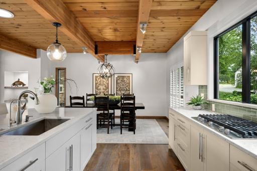 Open & Flowing Kitchen & Dinette area.
