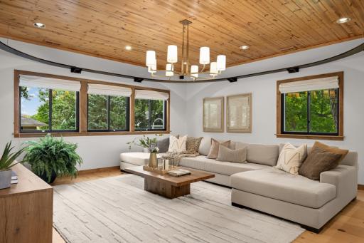 Comfortable 2nd Story Family Room!