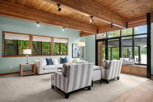Main Floor Living Room w/Lakeviews.
