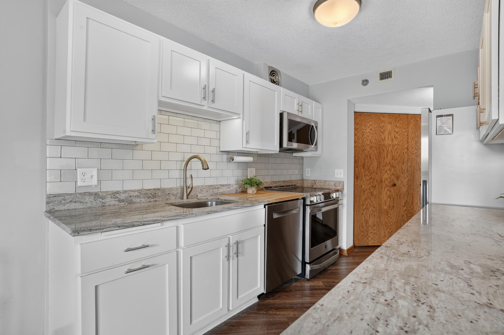 Granite countertops and soft close doors and drawers
