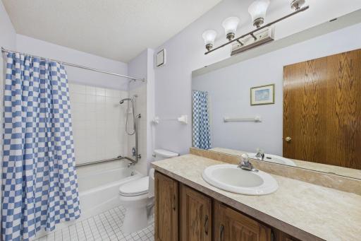32 11th Avenue S, 215, Hopkins, MN 55343