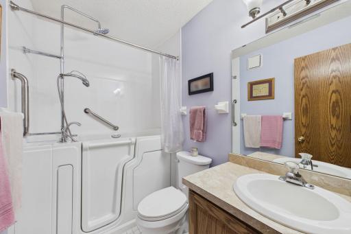 32 11th Avenue S, 215, Hopkins, MN 55343