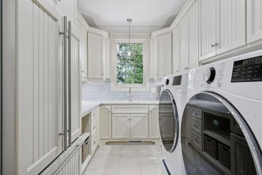 2185 Gallery Court, Victoria, MN 55386