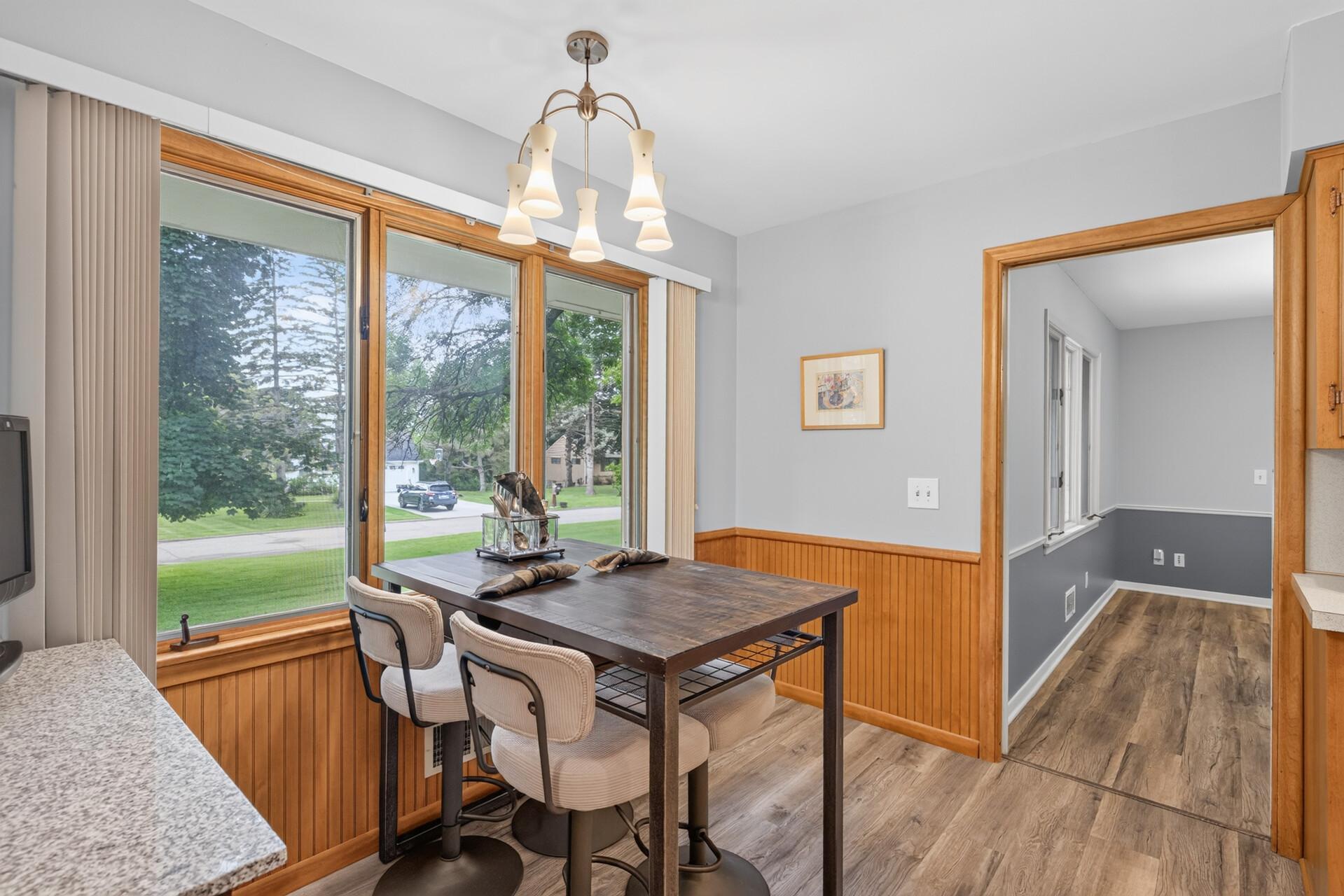 Cute eat-in area in the kitchen
