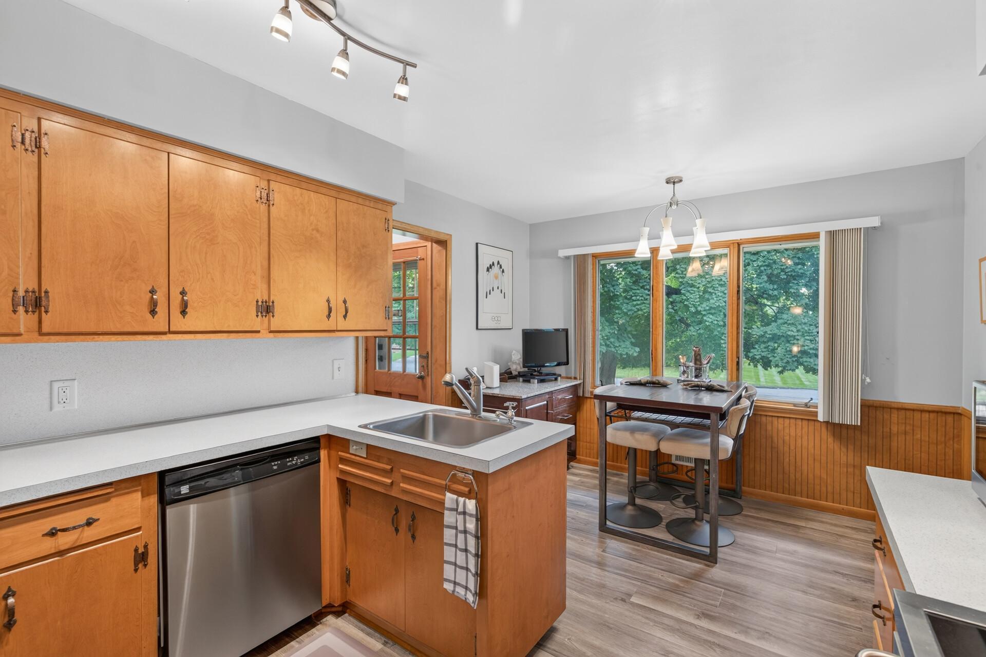 Well maintained original cabinetry