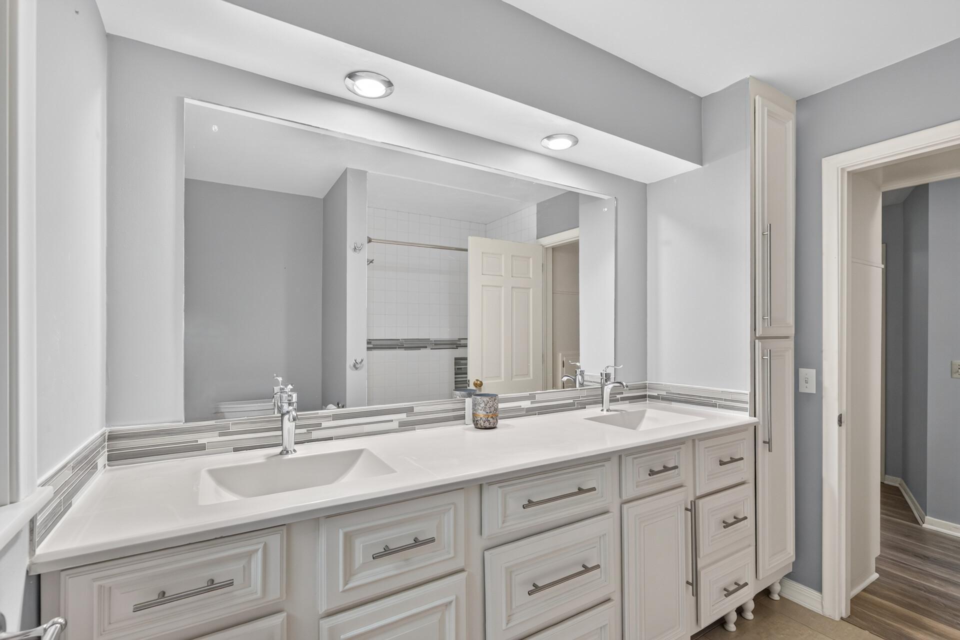 Main floor bath with dual vanity