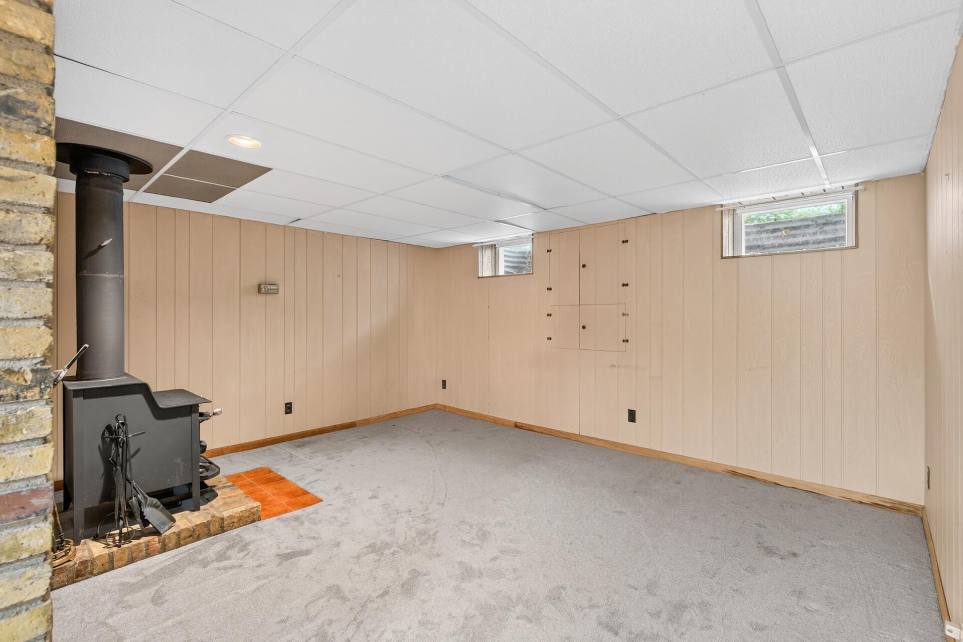 Large lower level bonus room - would be great for a work from home office space or exercise room or library...