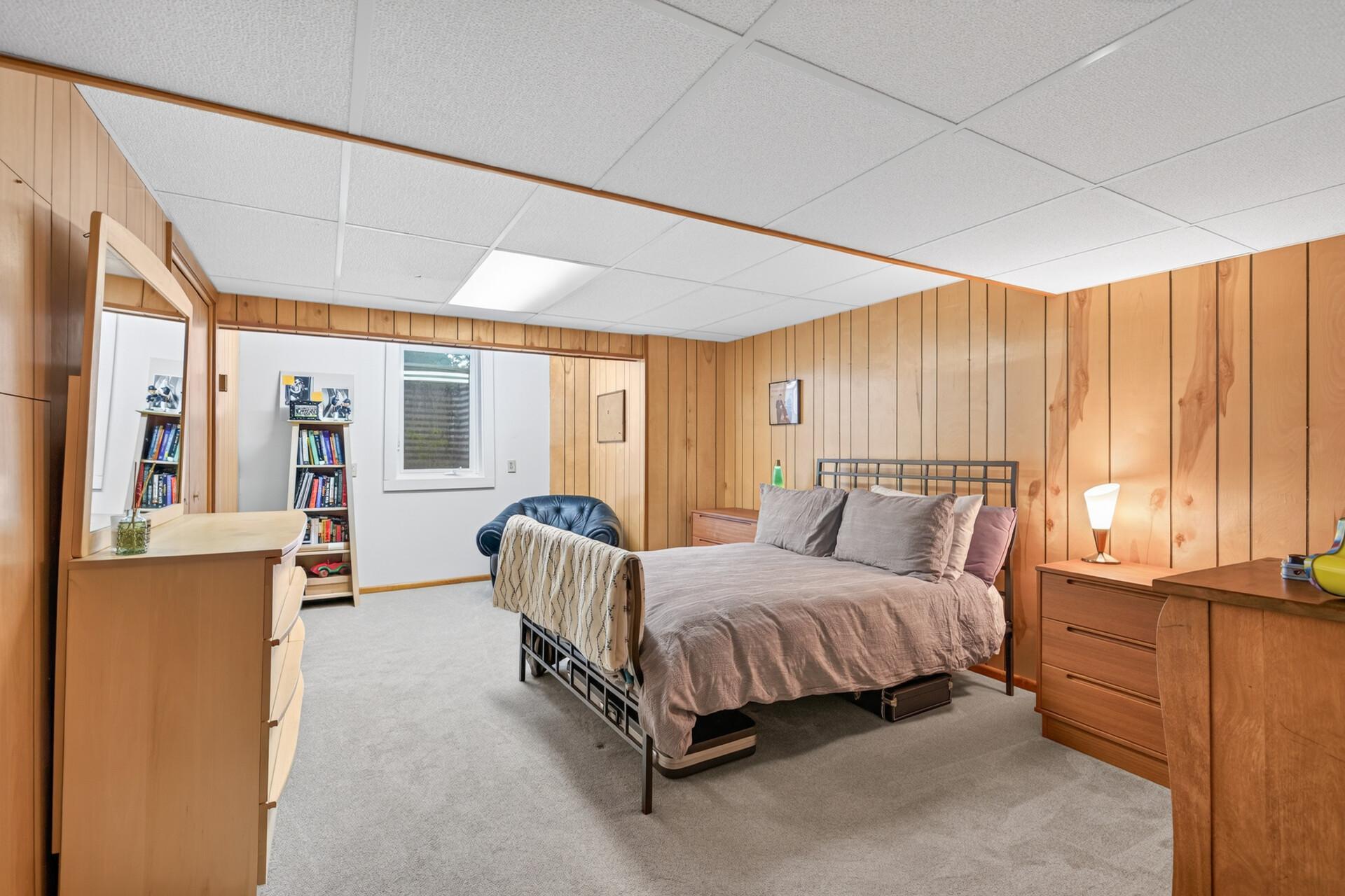 Large bedroom #3