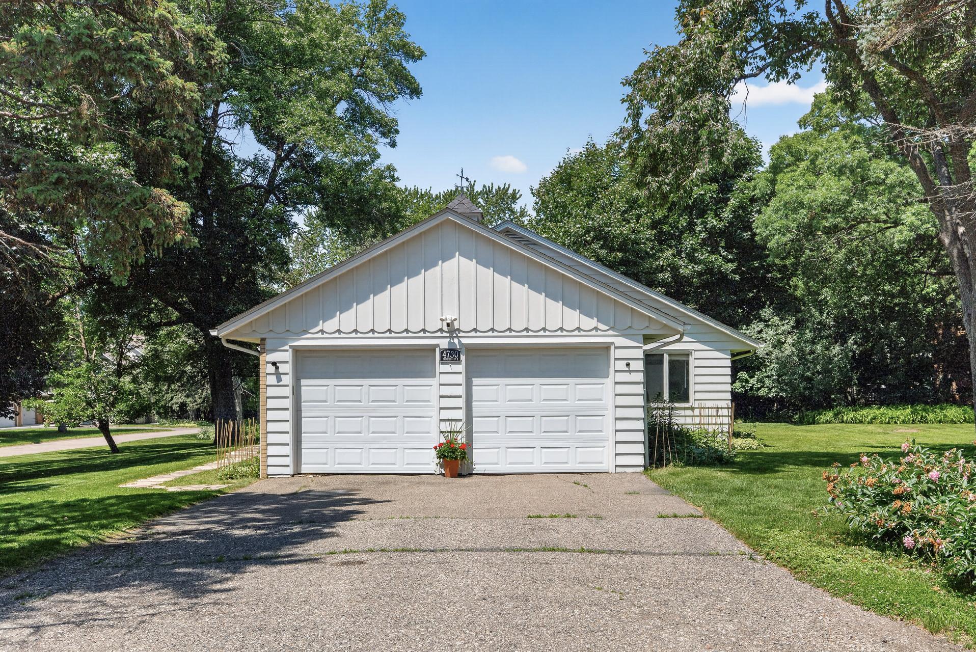 Attached 2 car garage