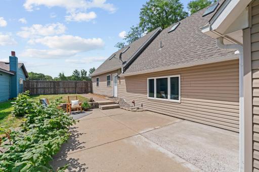 7-web-or-mls-26751 Fremont Dr-7.jpg