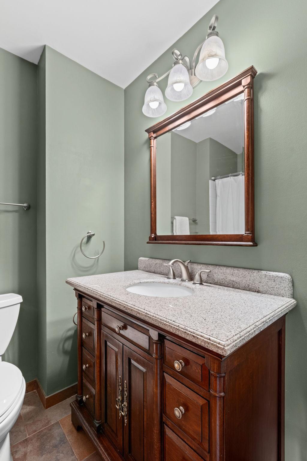 Upper level full bath