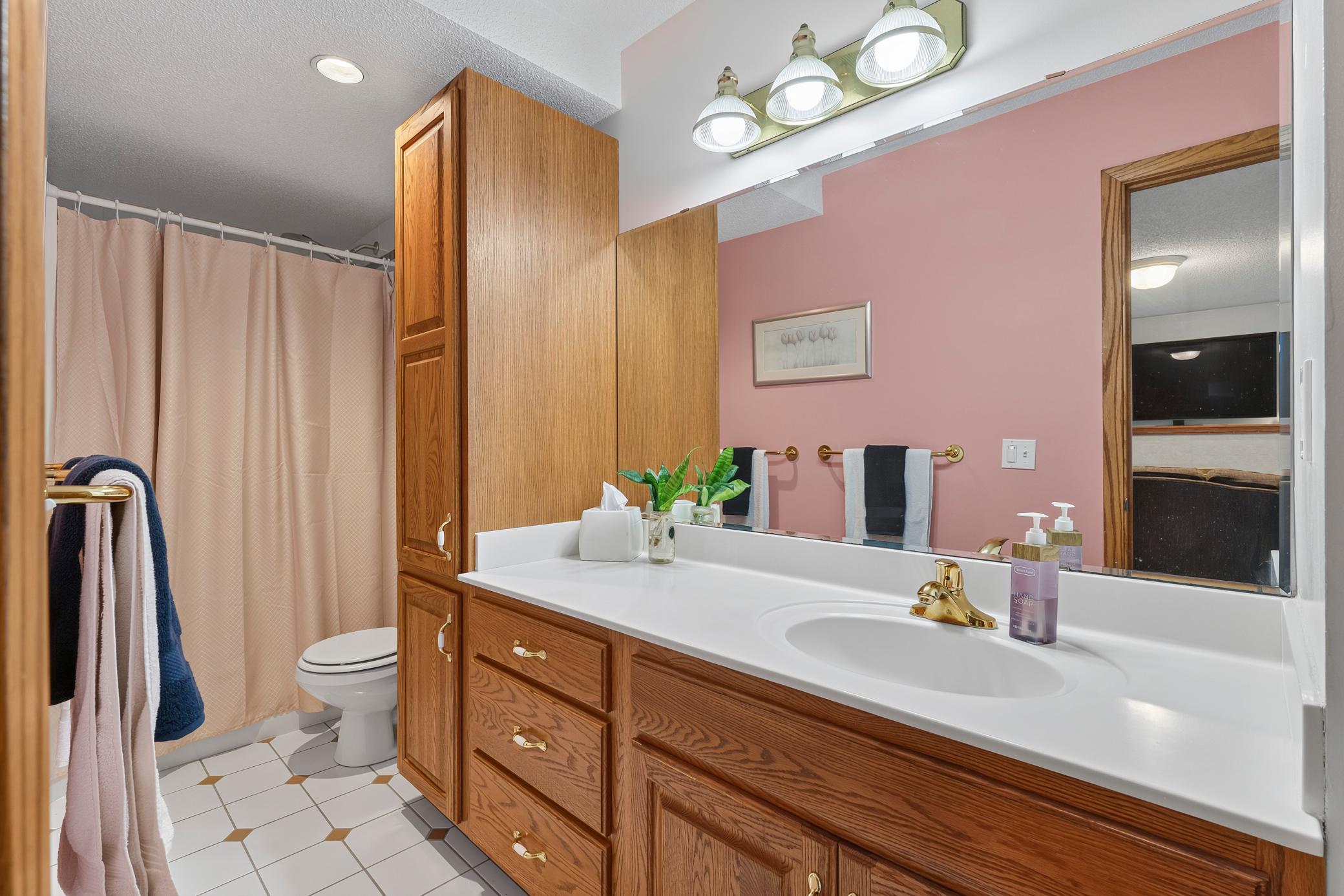 Bathroom 2.jpg
