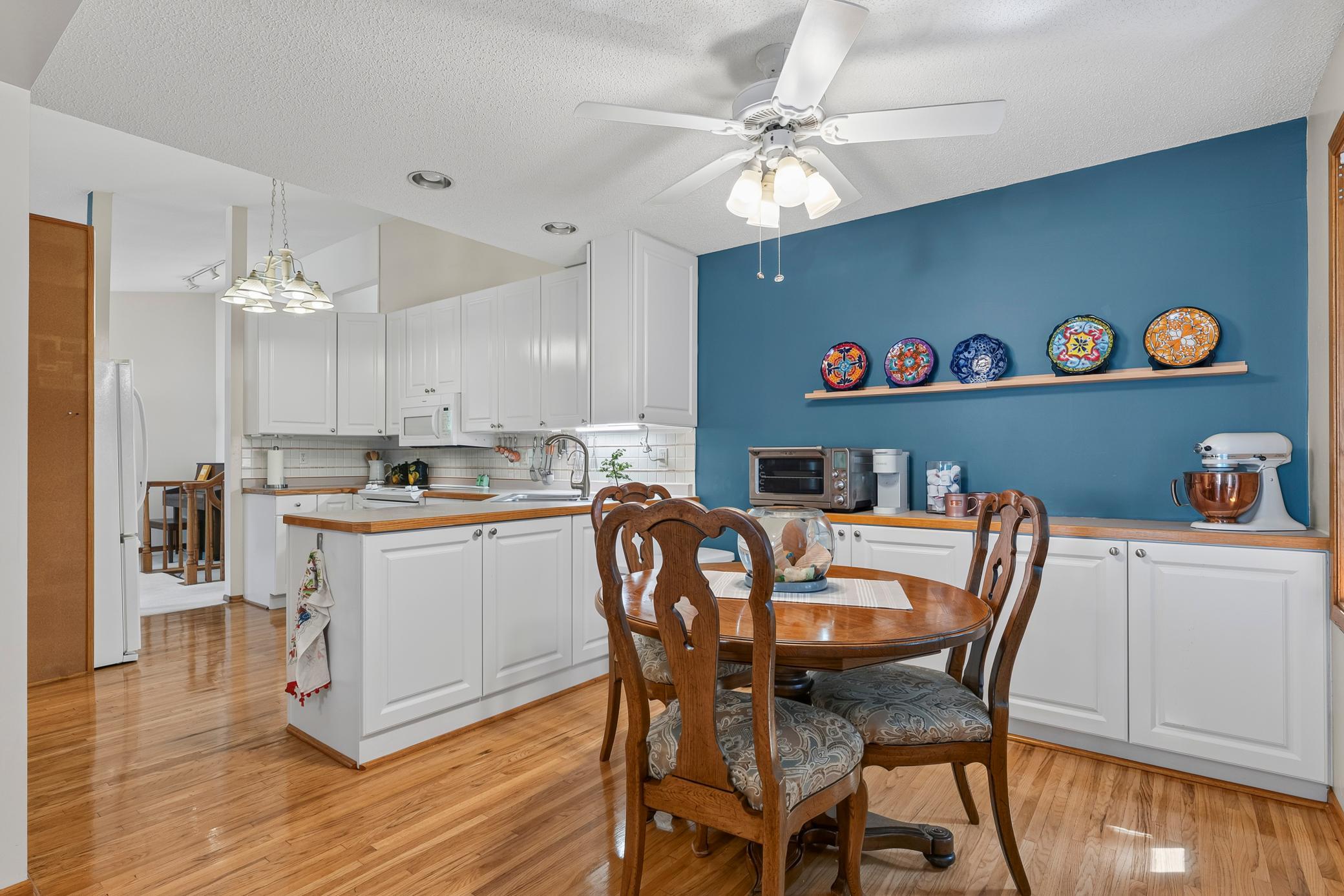 Breakfast nook and coffee bar.jpg