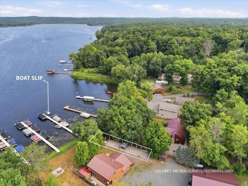 Welcome to your Bone Lake Retreat! *Lines are approximate.