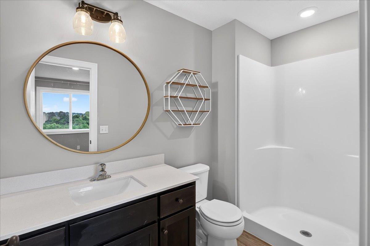 3/4 bath ensuite w/quartz countertop