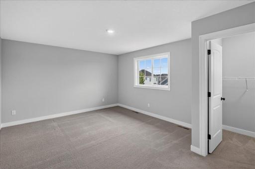 Second frond bedroom w/walk-in that is adjacent to jack/jill bath