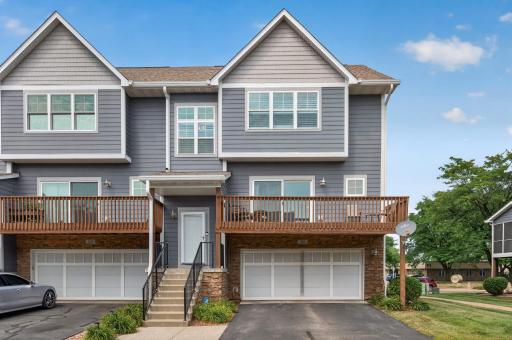 Beautiful End-Unit Townhome