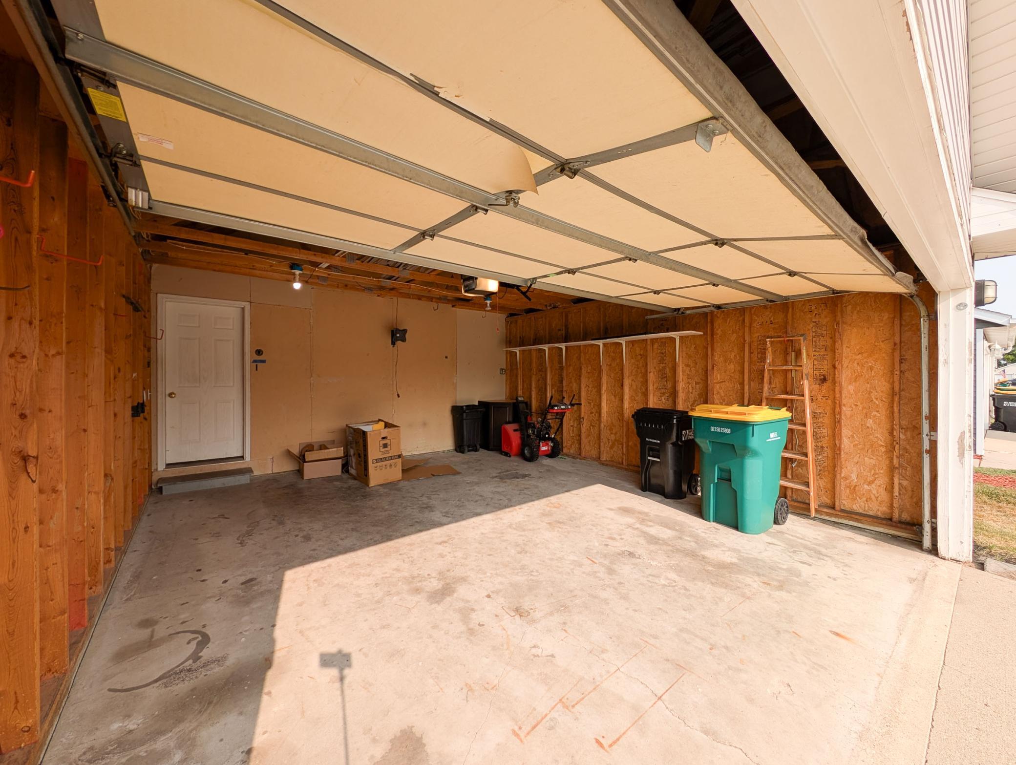 L2P055-1866 12th St E West Fargo.jpg