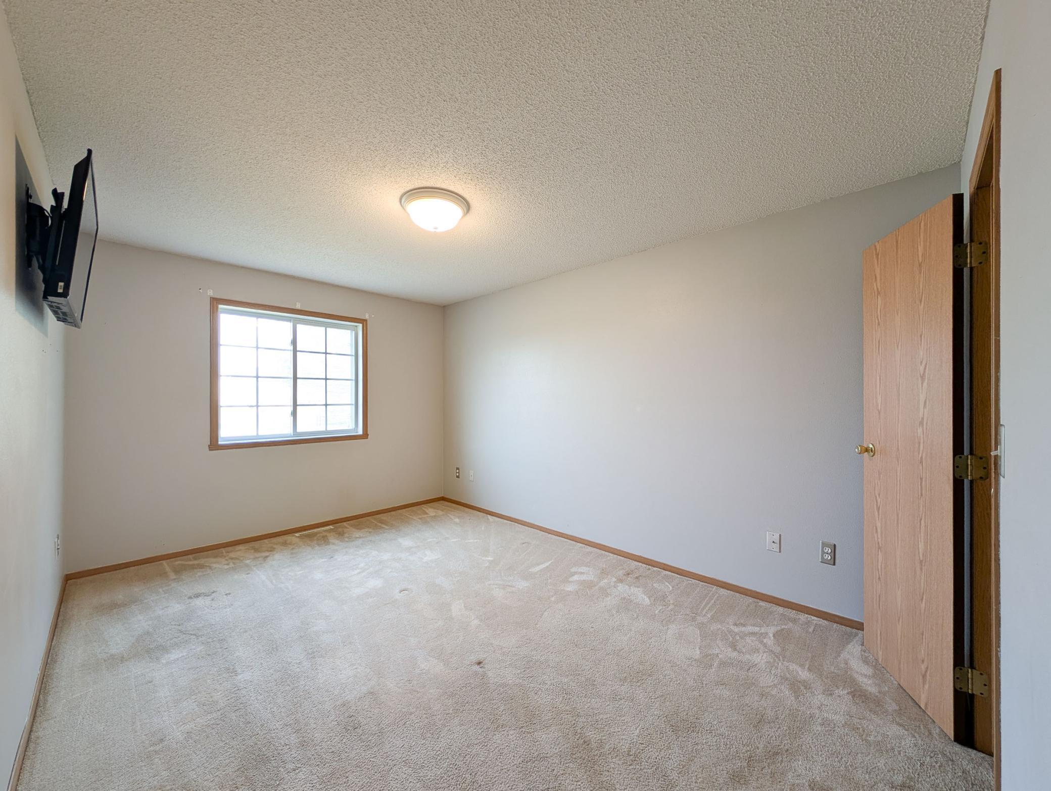 L2P035-1866 12th St E West Fargo.jpg
