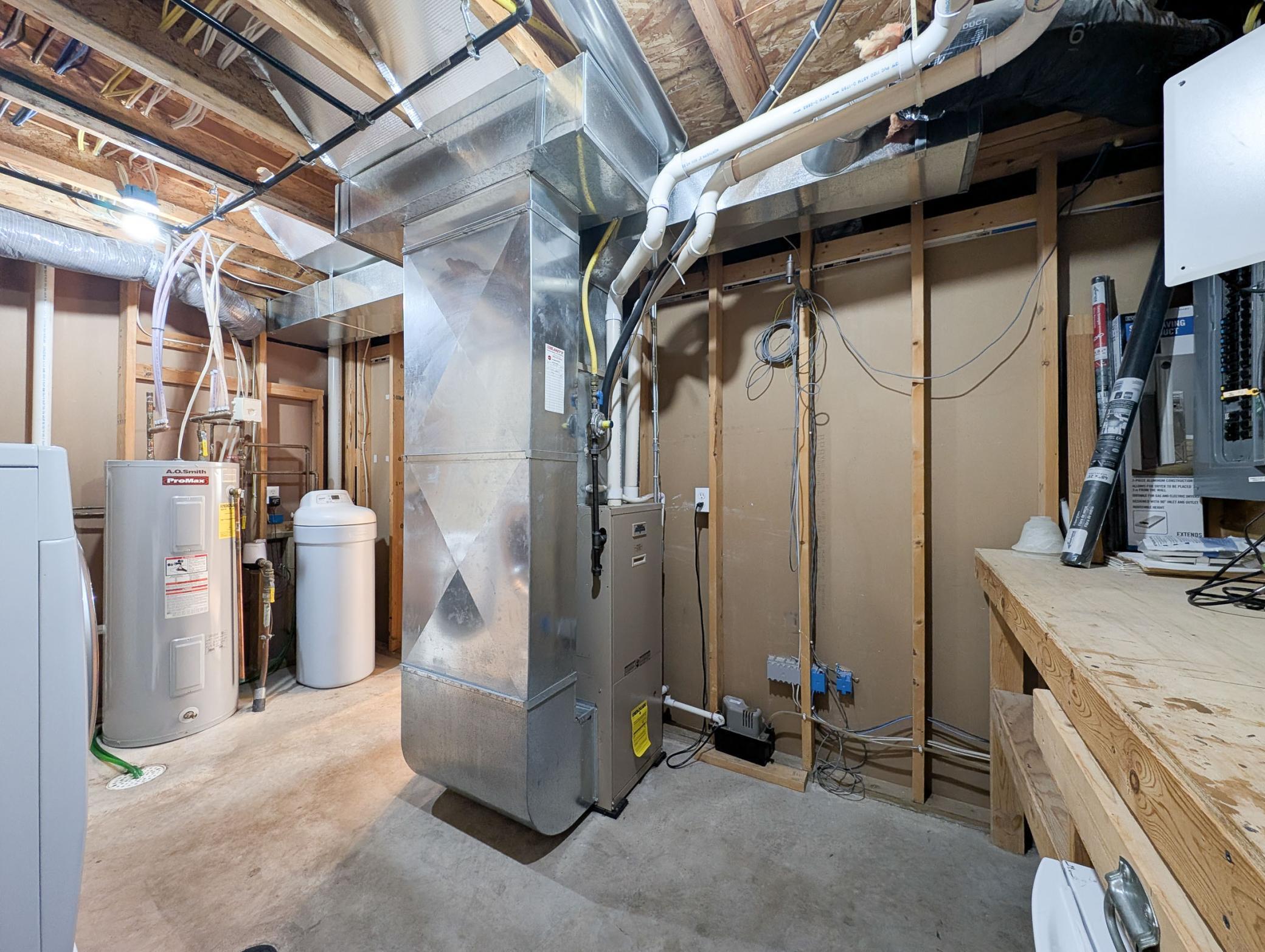 L2P054-1866 12th St E West Fargo.jpg