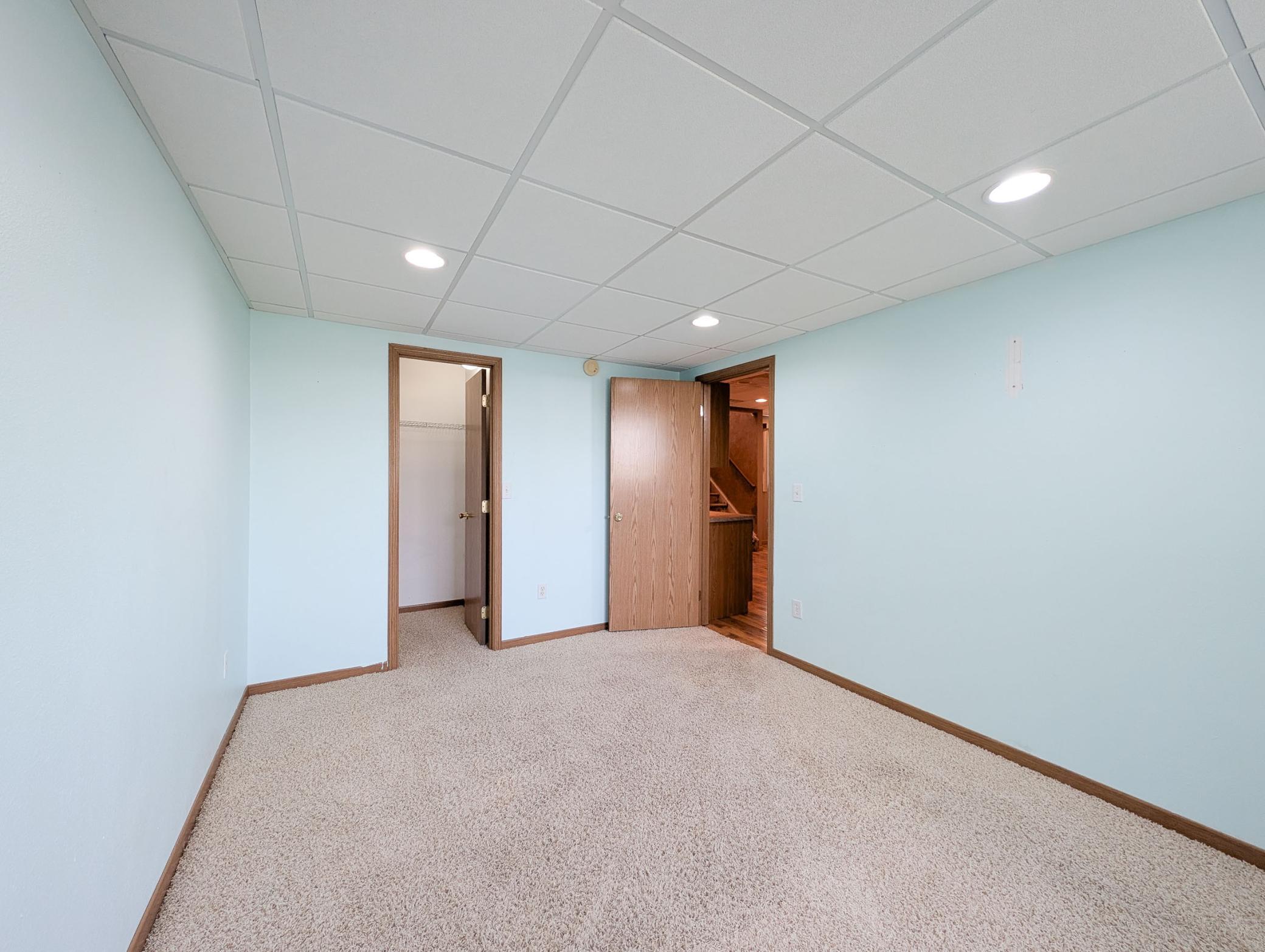 L2P048-1866 12th St E West Fargo.jpg