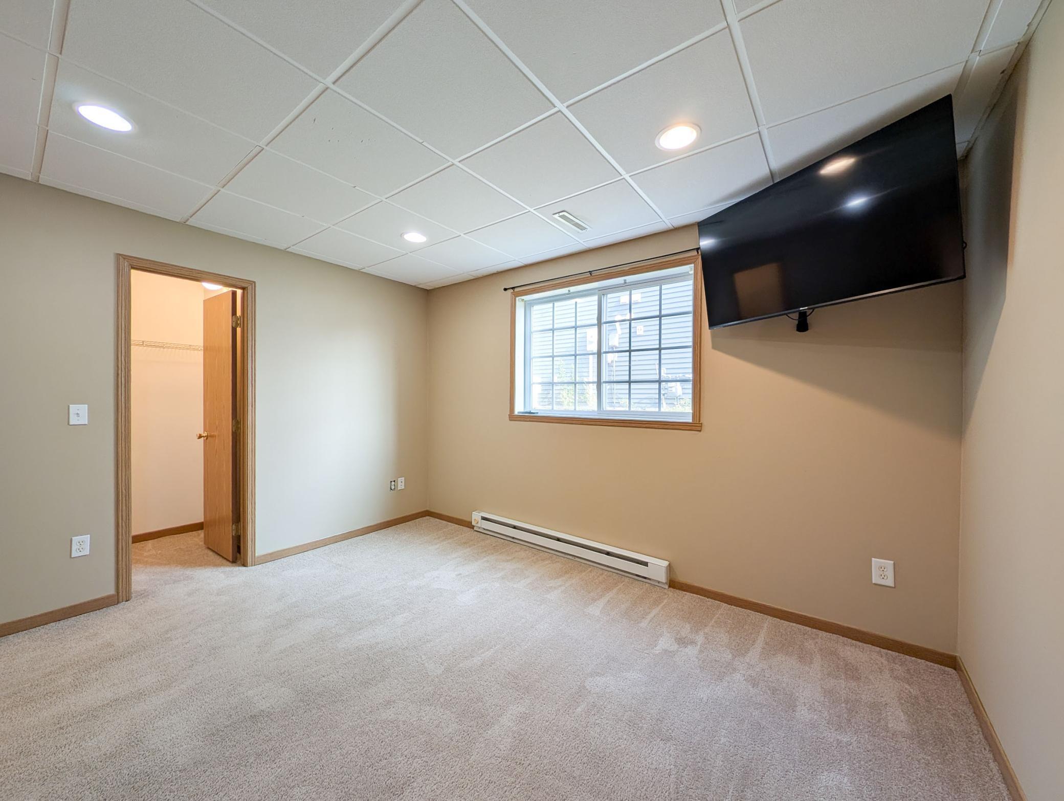 L2P045-1866 12th St E West Fargo.jpg
