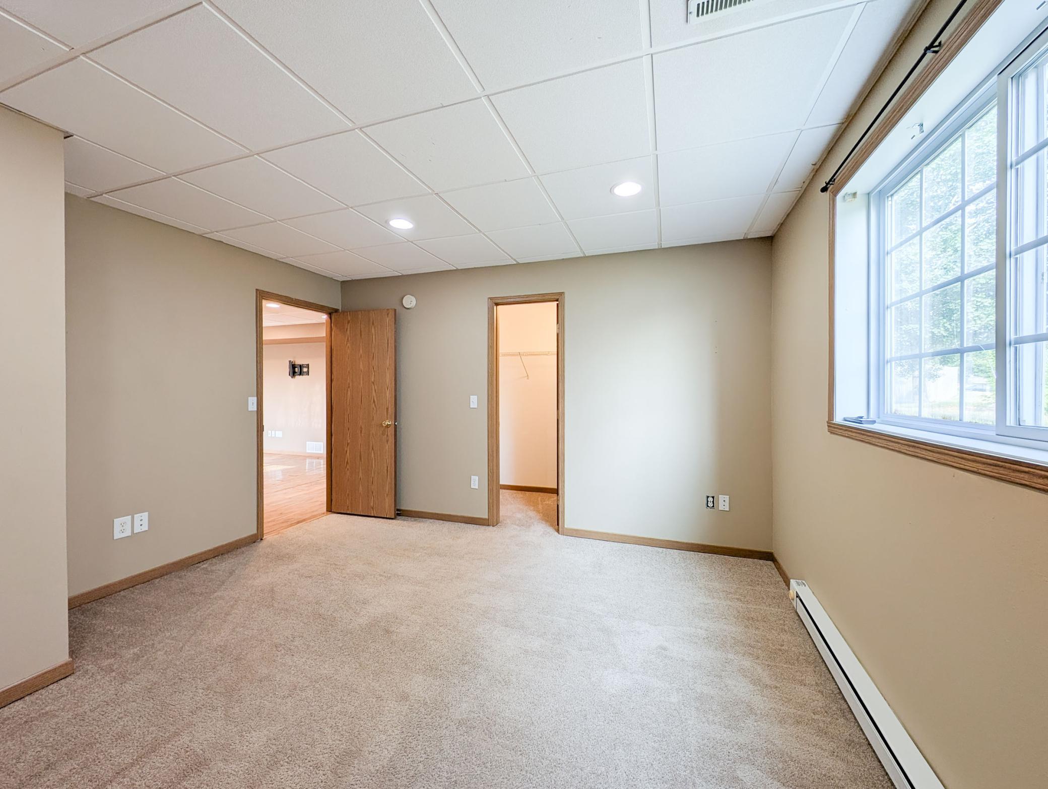 L2P046-1866 12th St E West Fargo.jpg