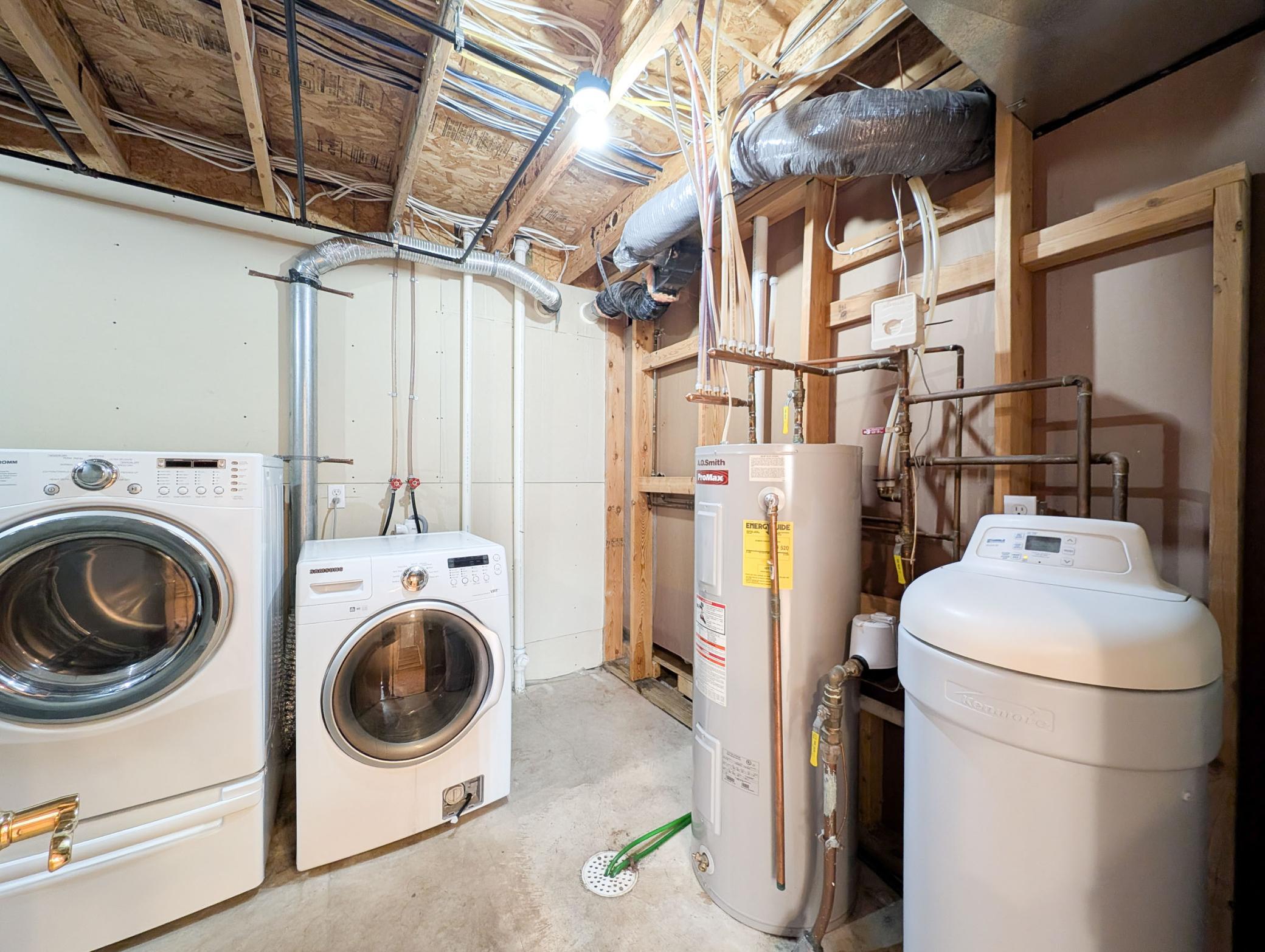 L2P053-1866 12th St E West Fargo.jpg