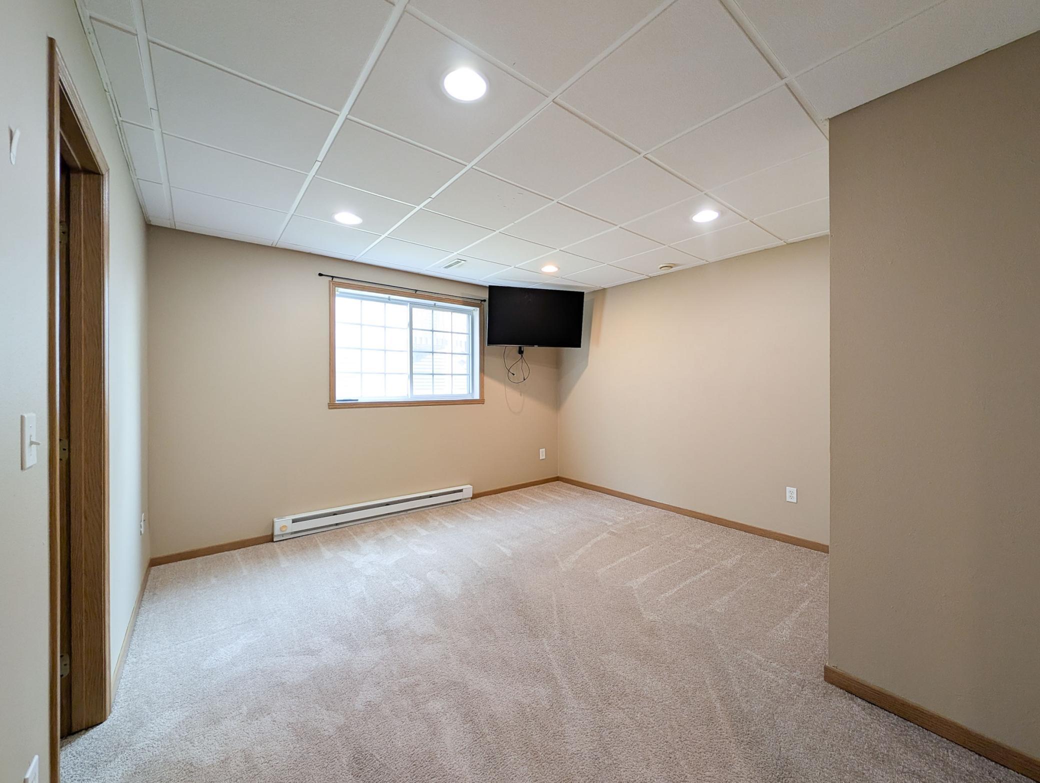 L2P044-1866 12th St E West Fargo.jpg