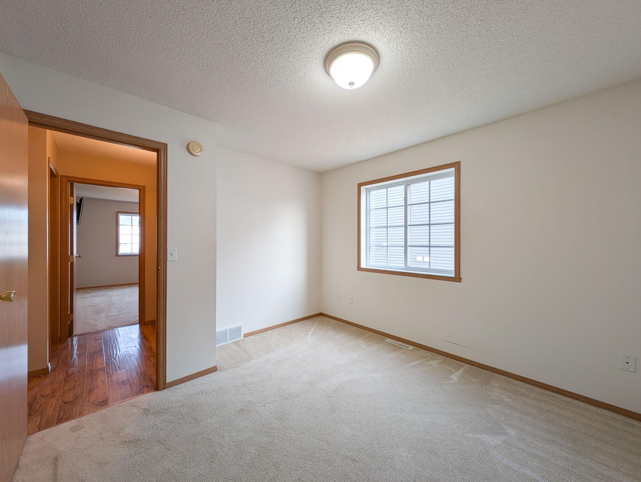 L2P034-1866 12th St E West Fargo.jpg