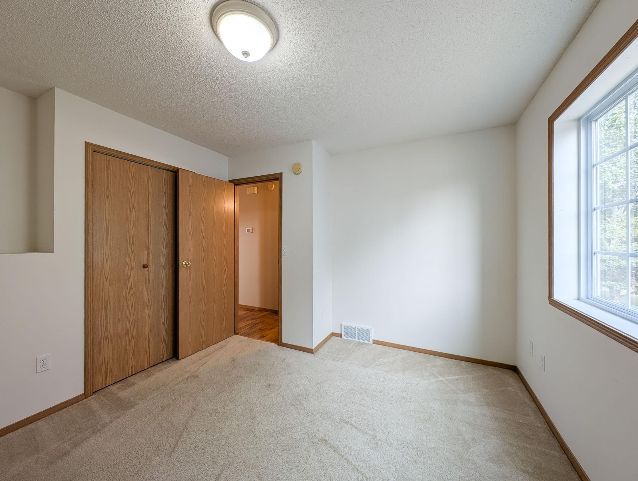 L2P032-1866 12th St E West Fargo.jpg