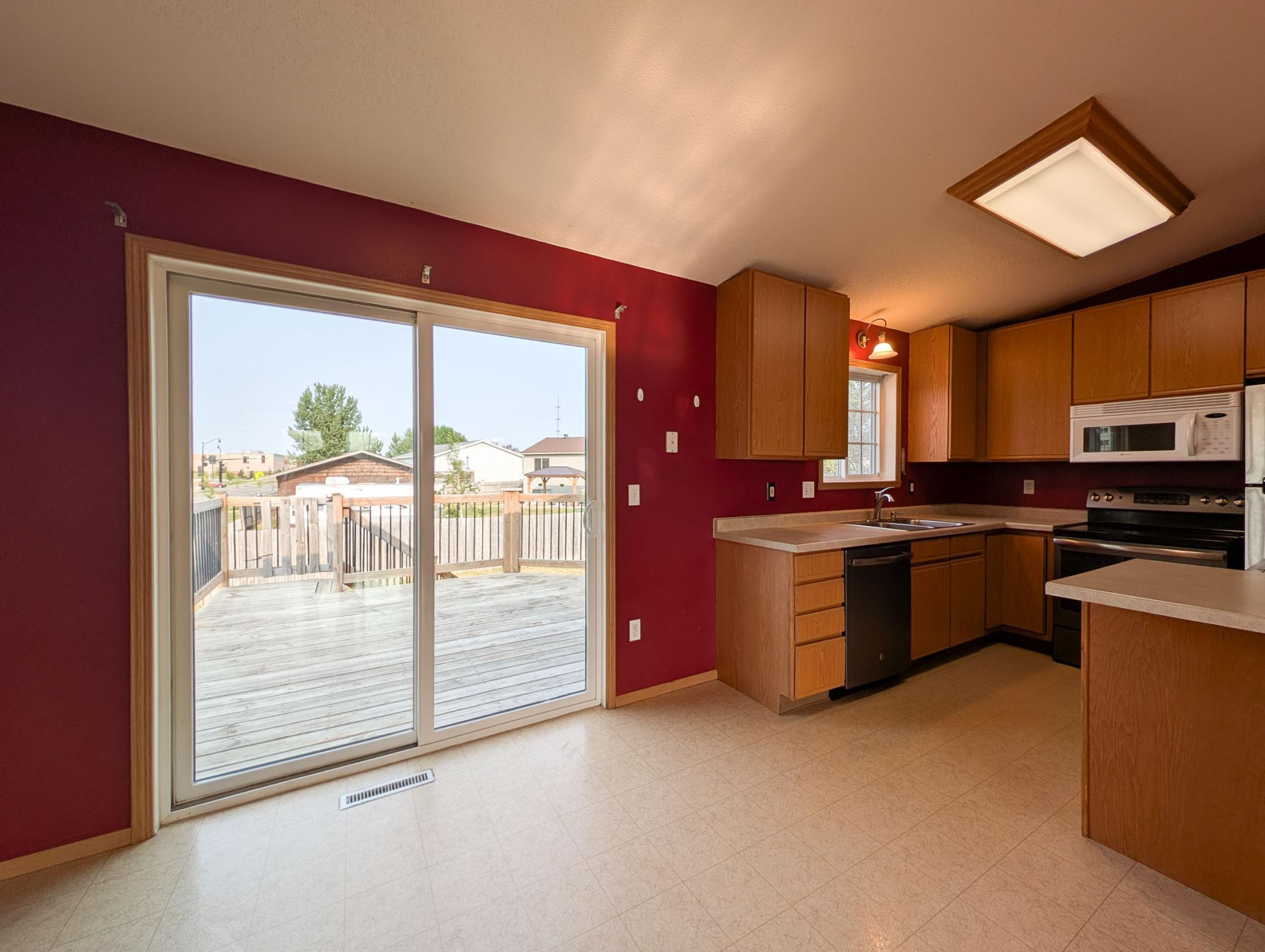 L2P025-1866 12th St E West Fargo.jpg