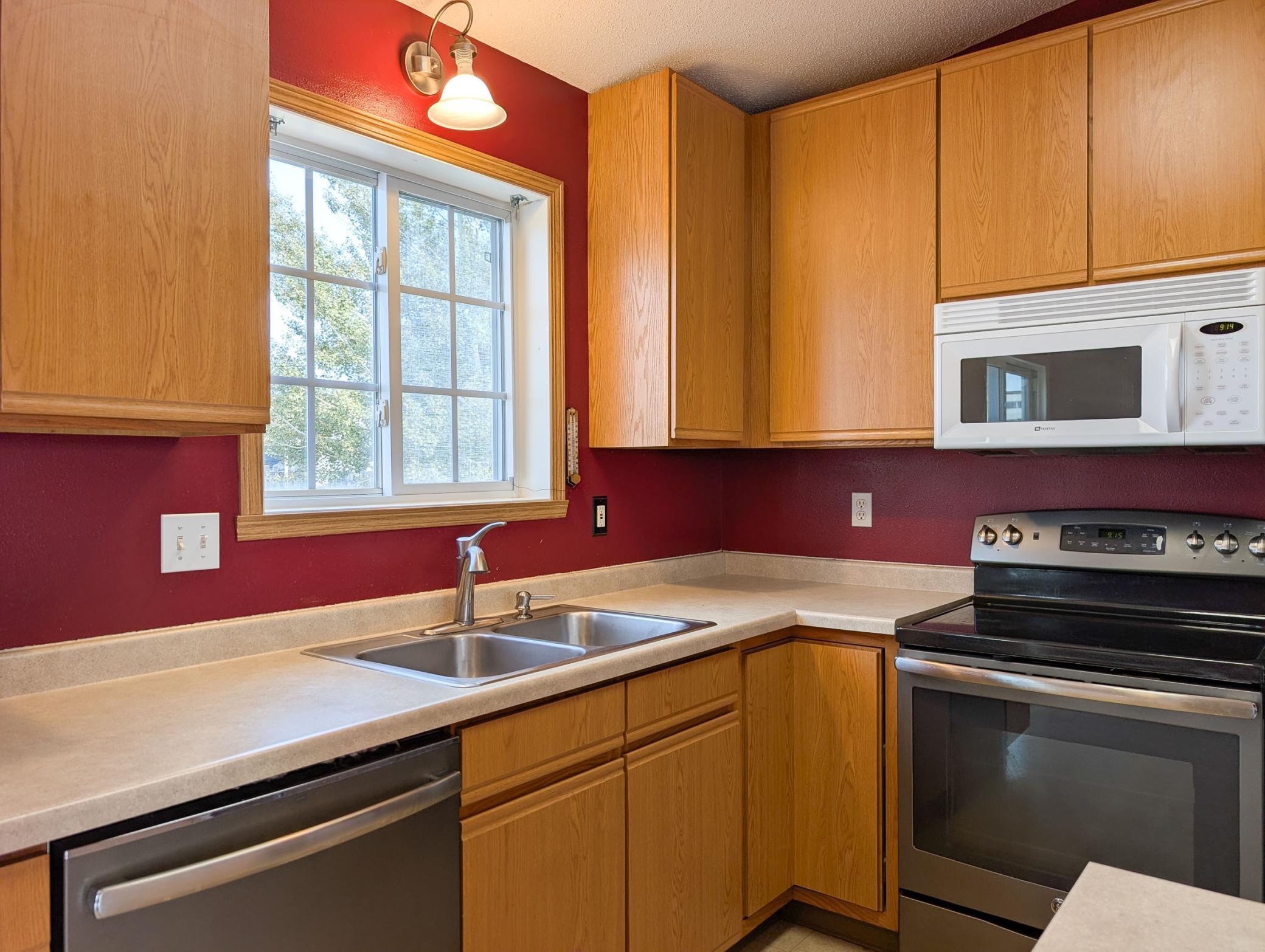 L2P027-1866 12th St E West Fargo.jpg