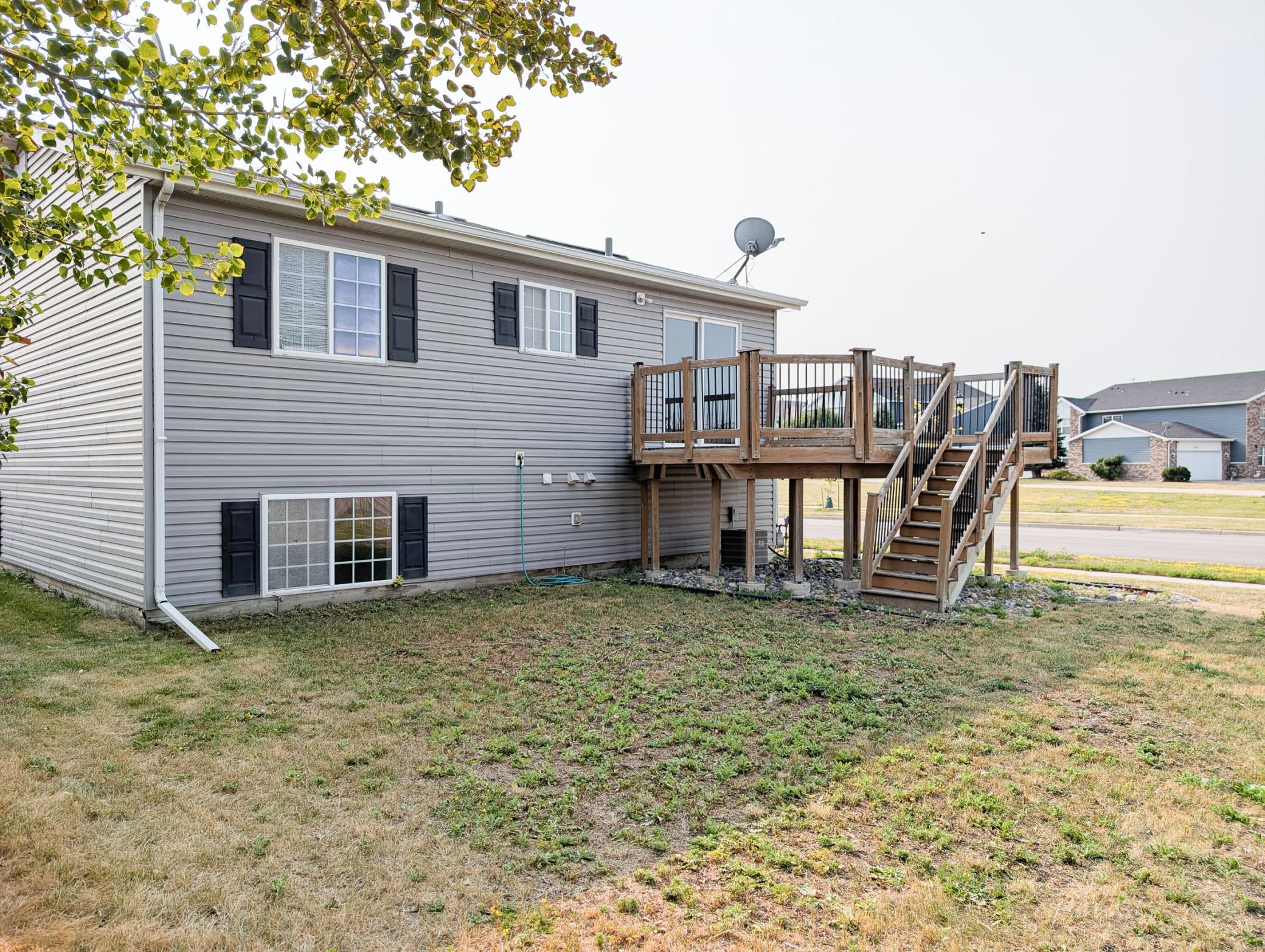 L2P015-1866 12th St E West Fargo.jpg
