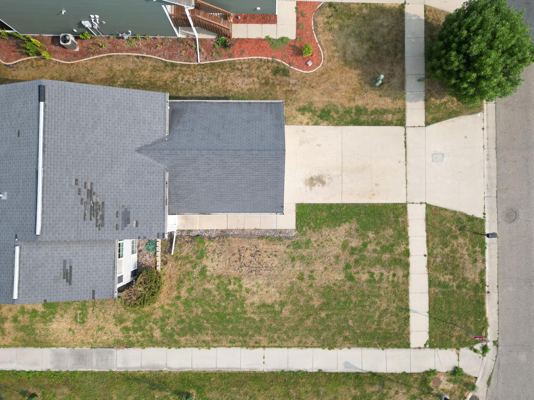L2P018-1866 12th St E West Fargo.jpg