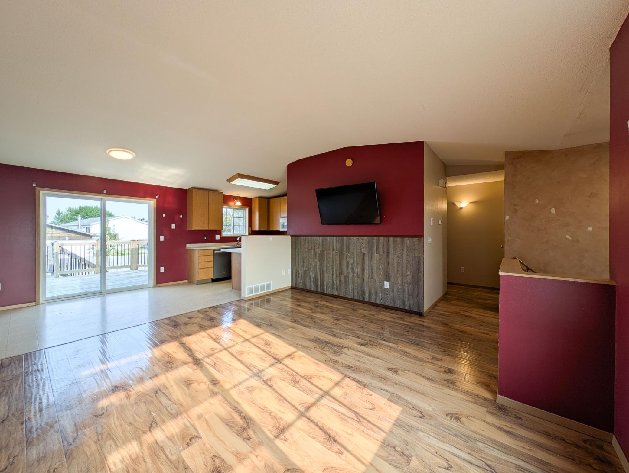 L2P023-1866 12th St E West Fargo.jpg