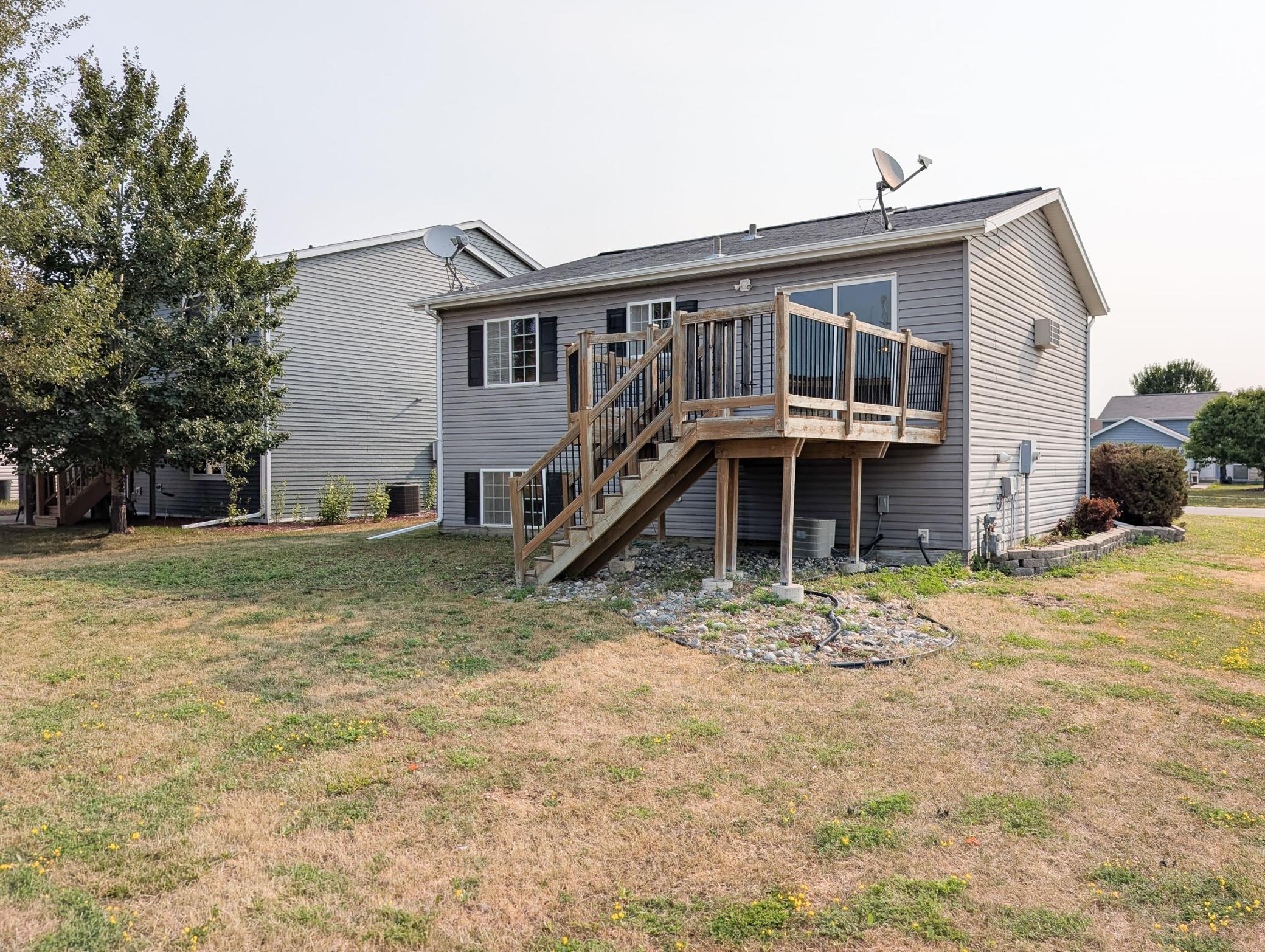 L2P012-1866 12th St E West Fargo.jpg