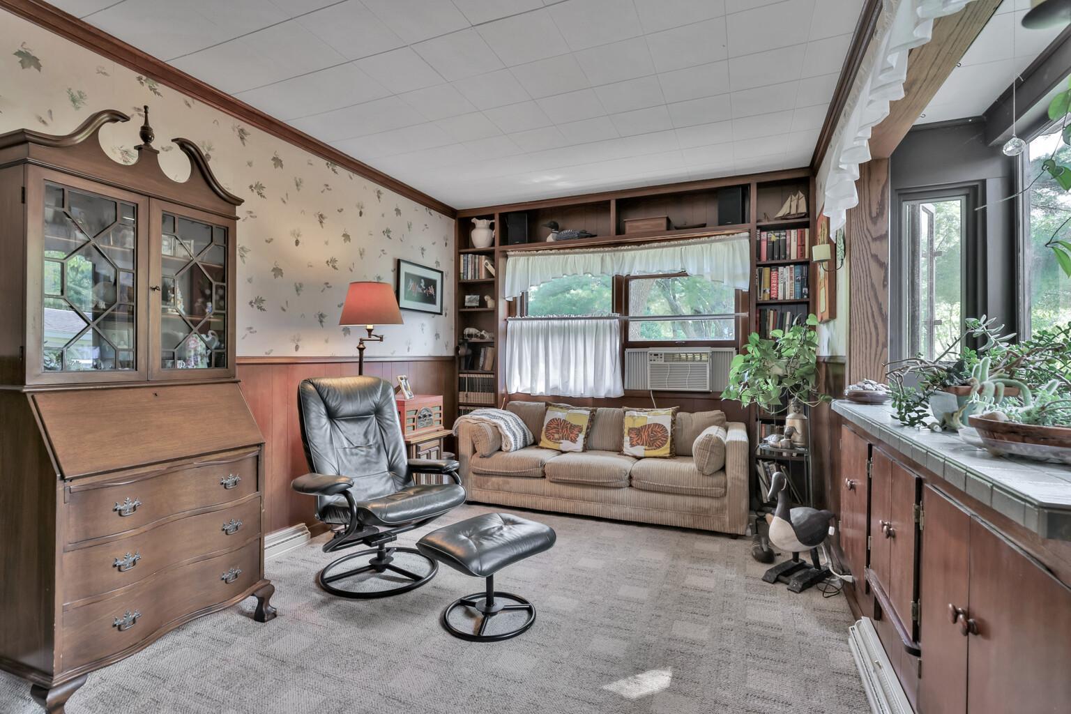 Den/Office could be used as 4th bedroom.