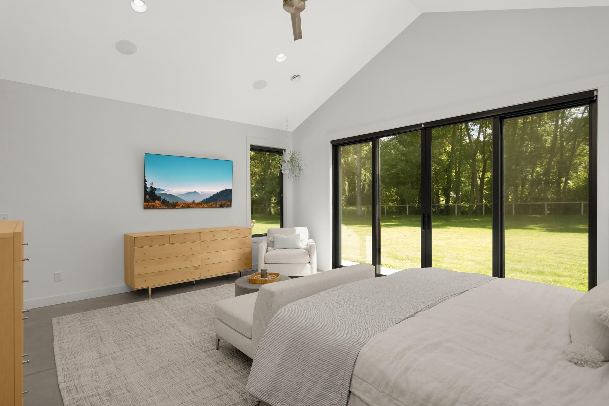You may never want to block this view, but when you do just a touch of a button activates the motorized blinds
