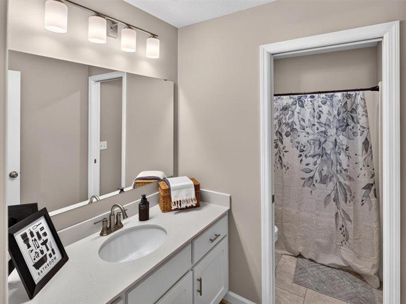 Full bath located upstairs...how nice!