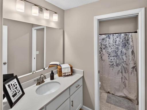 Full bath located upstairs...how nice!