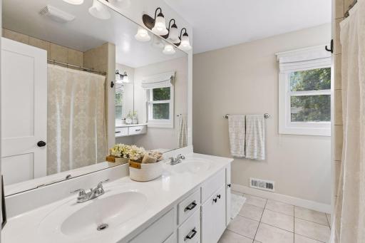 2000 Orkla Drive, Golden Valley, MN 55427