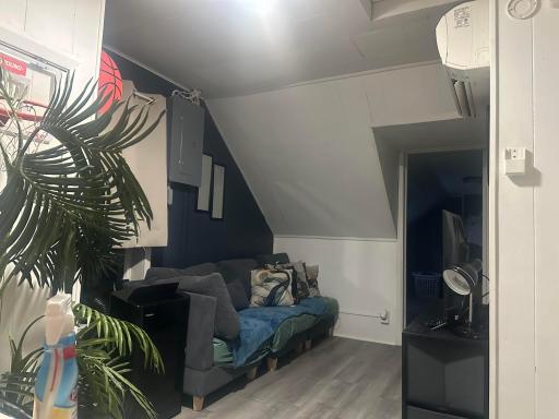 upper room #2.jpg
