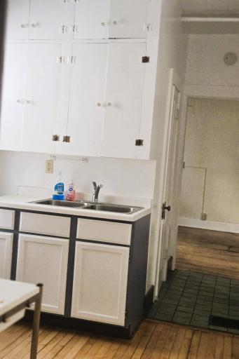 505 8th kitchen2 efficiency .jpg
