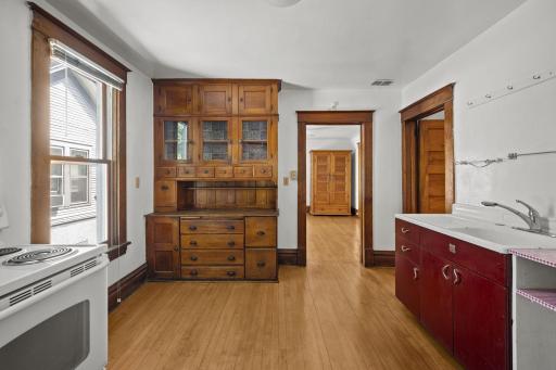 505 8th kitchen new2.jpg
