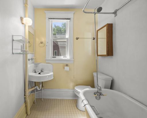 505 8th bathroom new .jpg