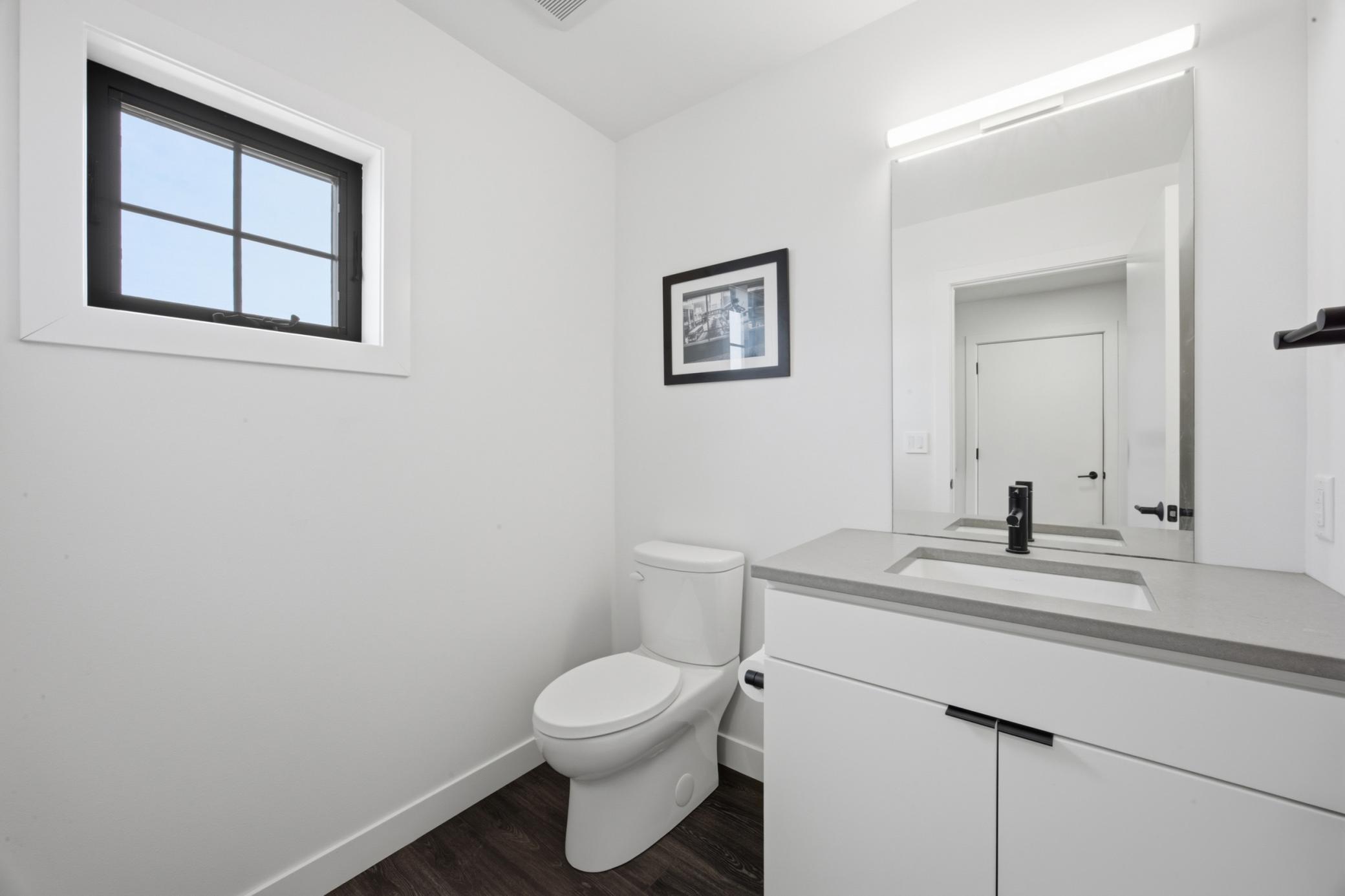 1/2 Bathroom