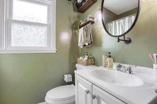 4429 6th St NE - Web Quality - 020 - 20 Powder Room.jpg