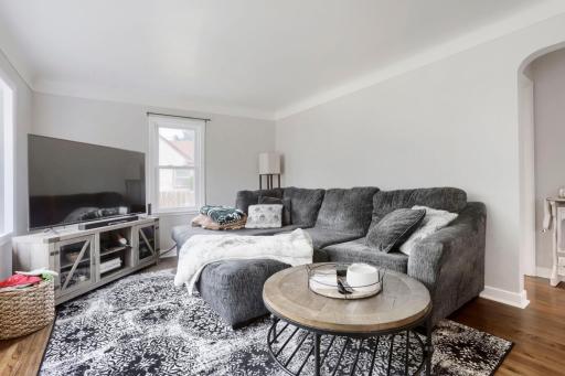 4429 6th St NE - Web Quality - 009 - 09 Living Room.jpg